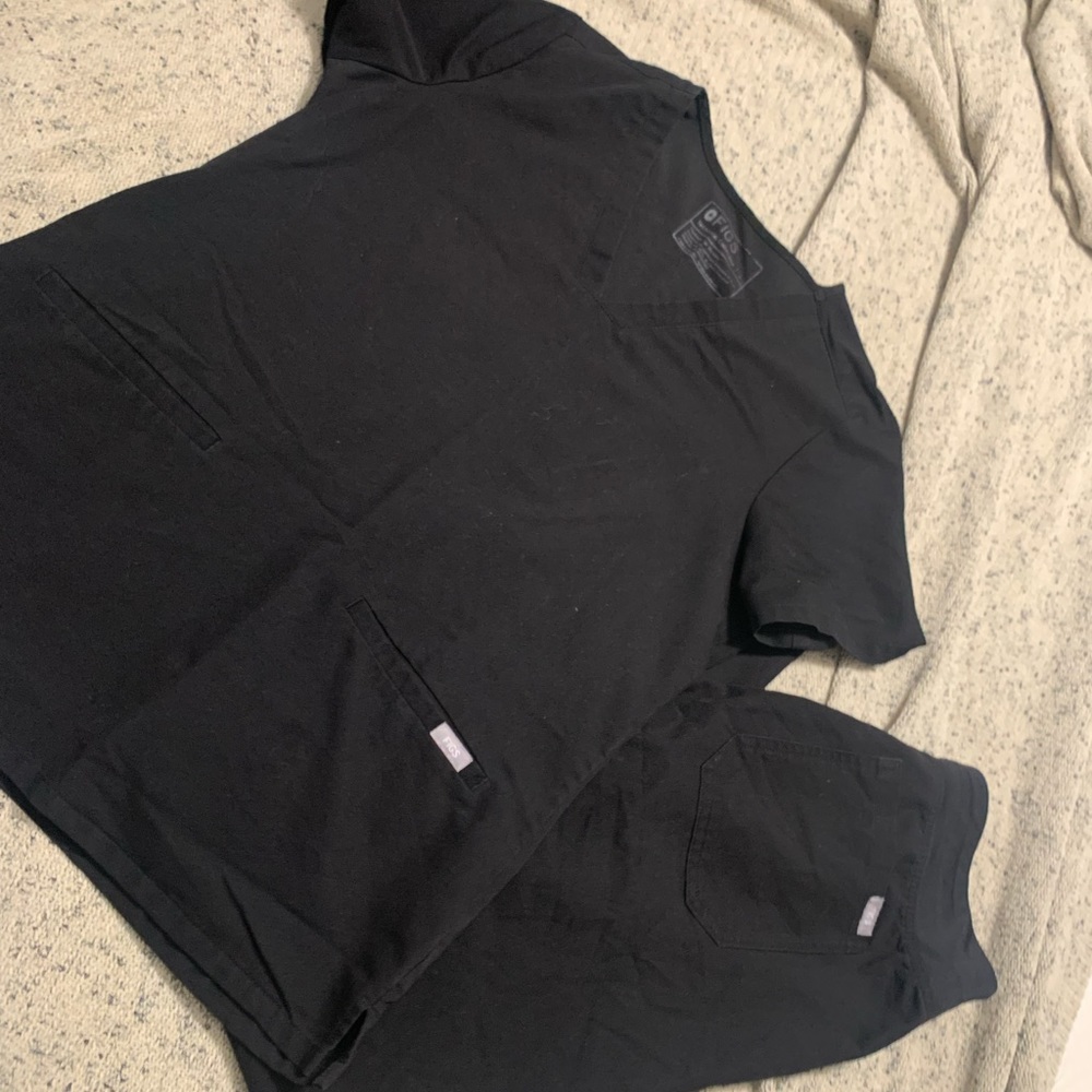 Black, small scrubs